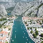 Nikola Skarica 8 * Duće