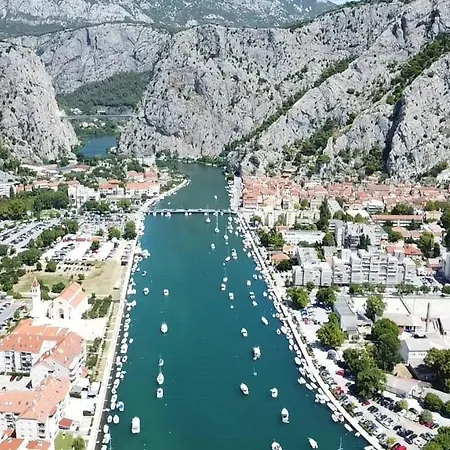 Nikola Skarica 8 * Duće